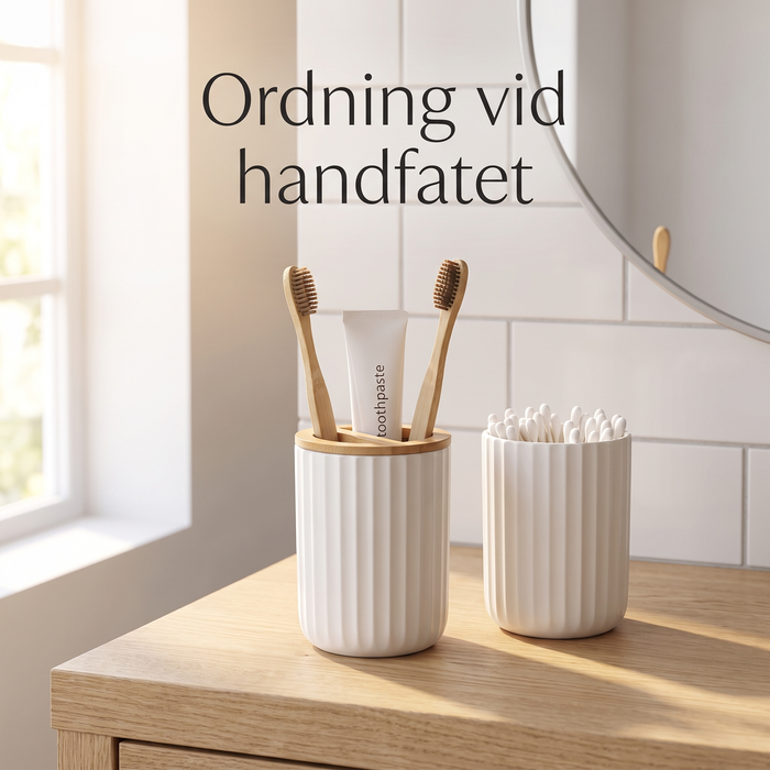 Ordning vid handfatet med vitt badrumsset