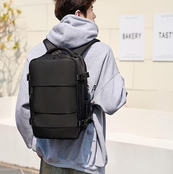 Ryggsack med vakuumkompression och pump