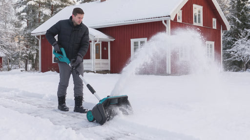 Sladdlös snöslunga 3200W kastar snön framåt vid snöröjning